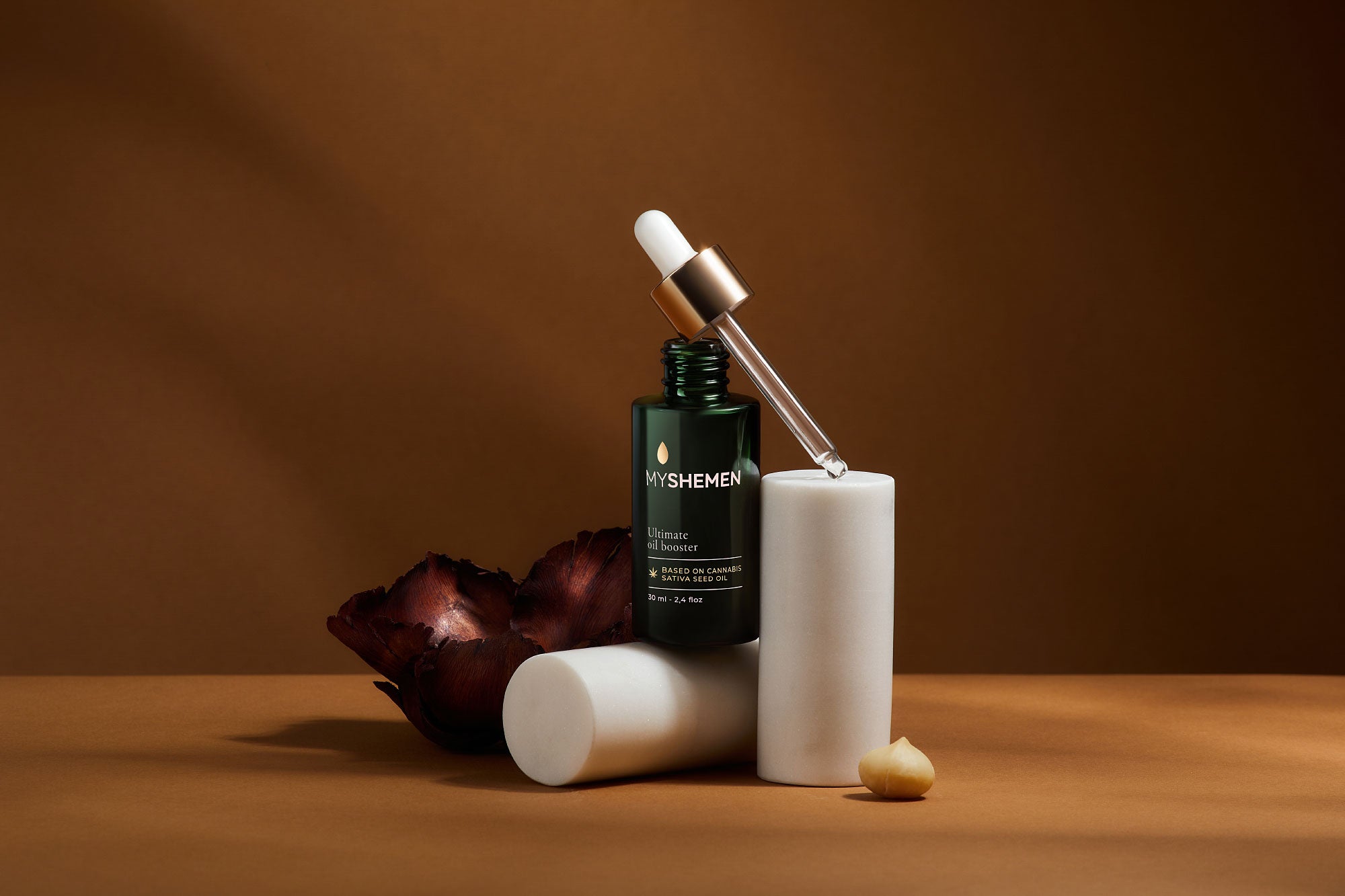 minimalistc look of bottled hemp oll